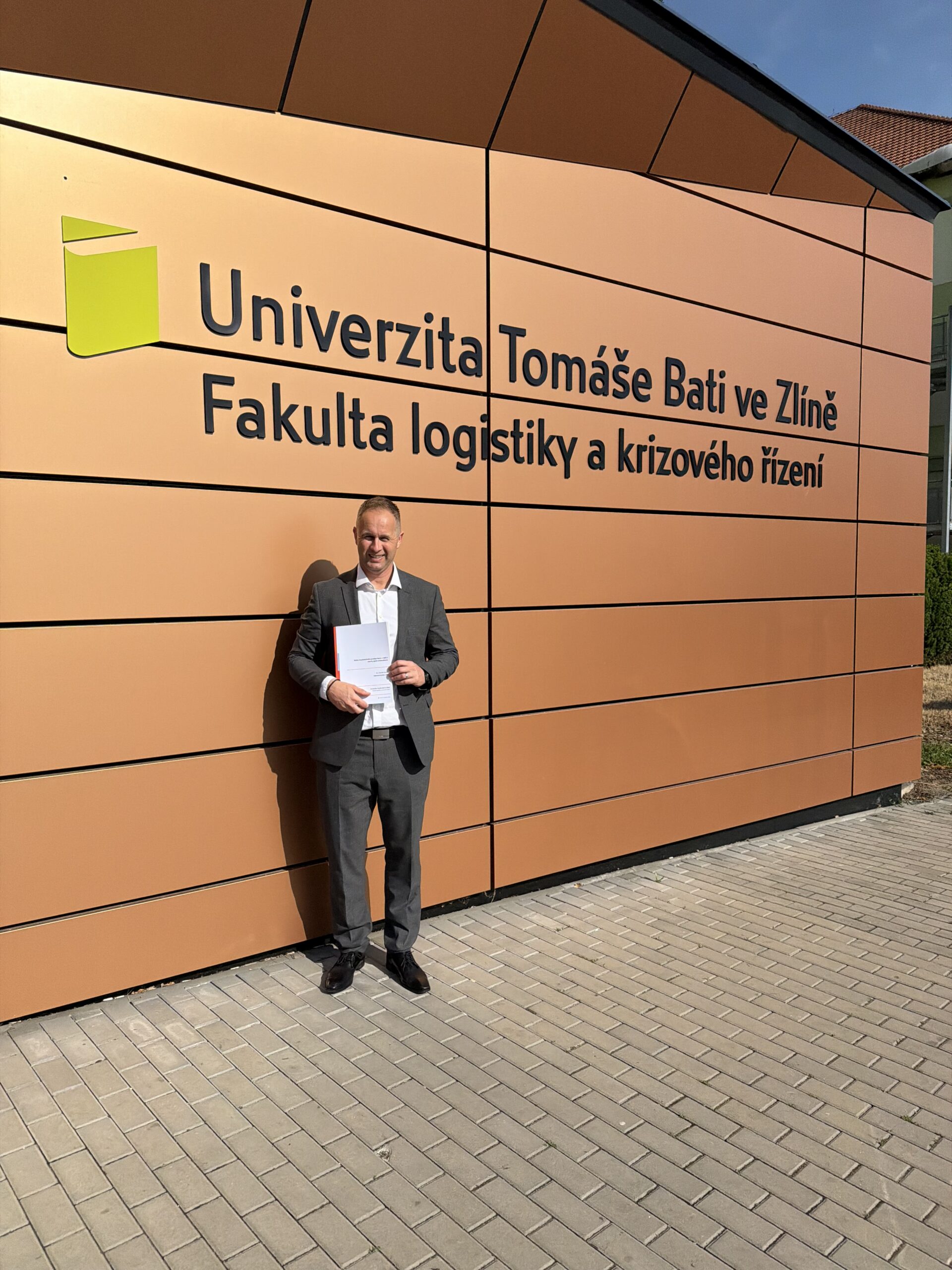 Zdeněk Bulejka po dokončení magisterského studia na Univerzitě Tomáše Bati ve Zlíně